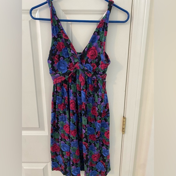 Dress - Picture 1 of 4